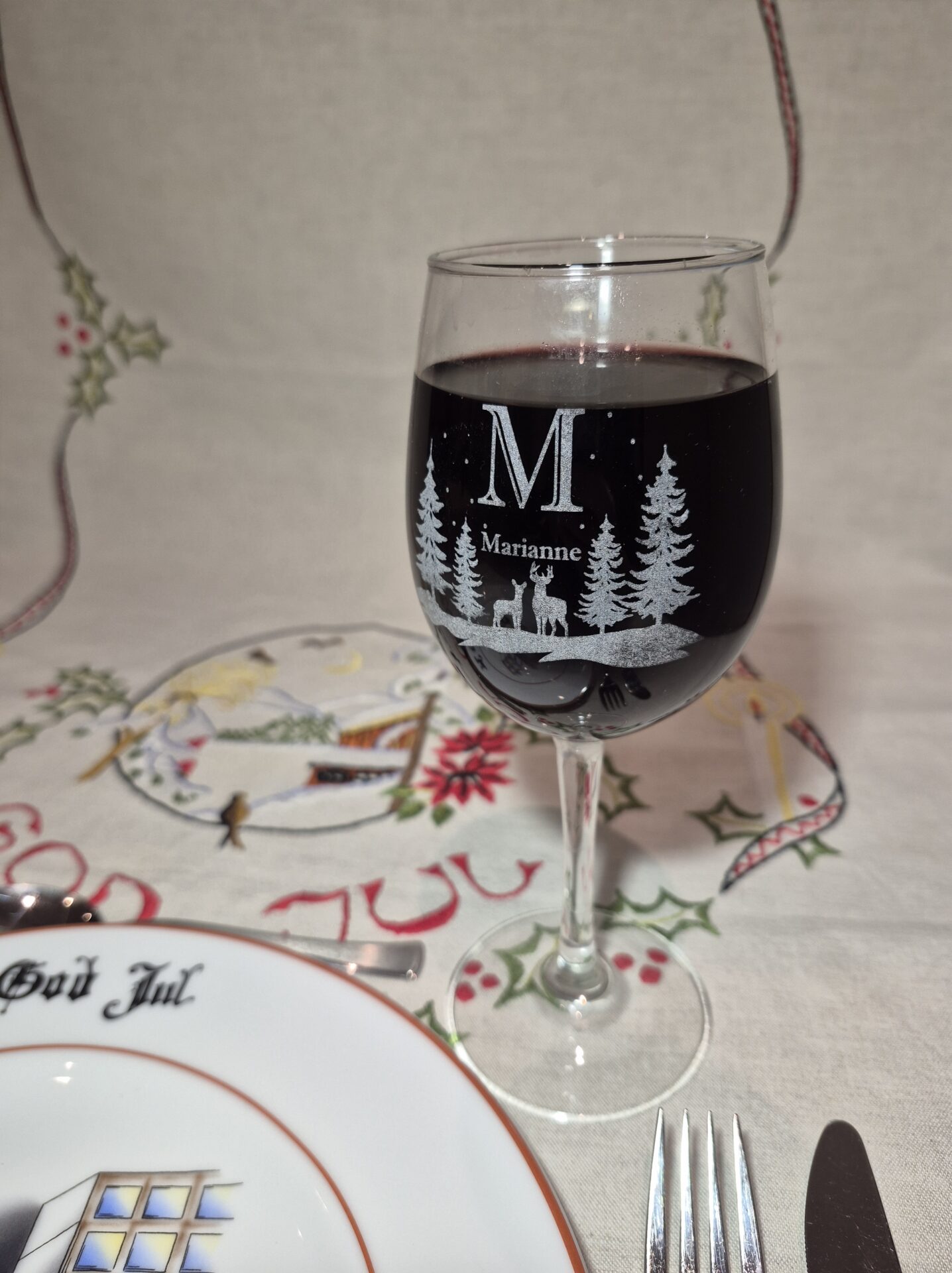 Vinglass bordkort, Lasergraverte glass med navn til alle gjestene gjør det lille ekstra på festbordet.